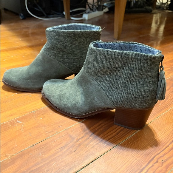 Toms Shoes - Stylish Gray Ankle Boots